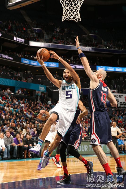 西班牙男篮翻盘奇才,巴图姆制霸全场 西班牙男篮翻盘奇才,巴图姆制霸全场