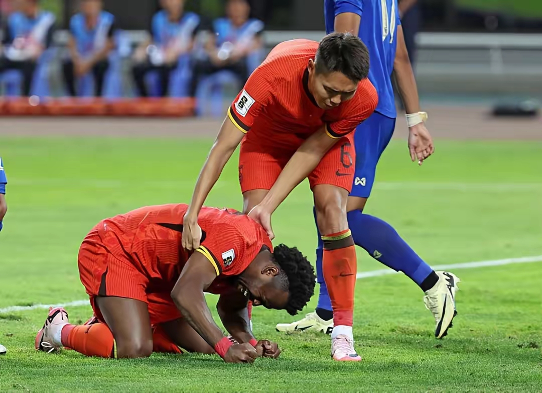 泰国队险胜法国队,桃田贤斗统治全场 泰国队险胜法国队,桃田贤斗统治全场