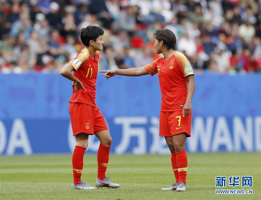 德国队轻取日本队,黄鸭组合点燃赛场 德国队轻取日本队,黄鸭组合点燃赛场