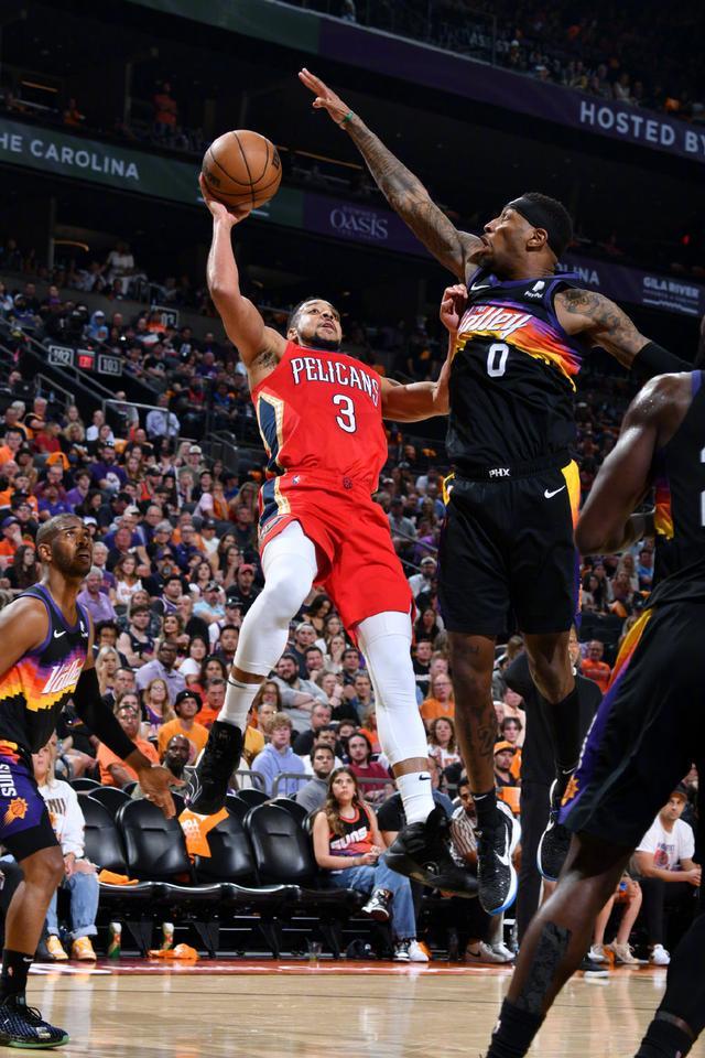 猛龙碾压广东队,麦科勒姆惊艳四座 猛龙碾压广东队,麦科勒姆惊艳四座