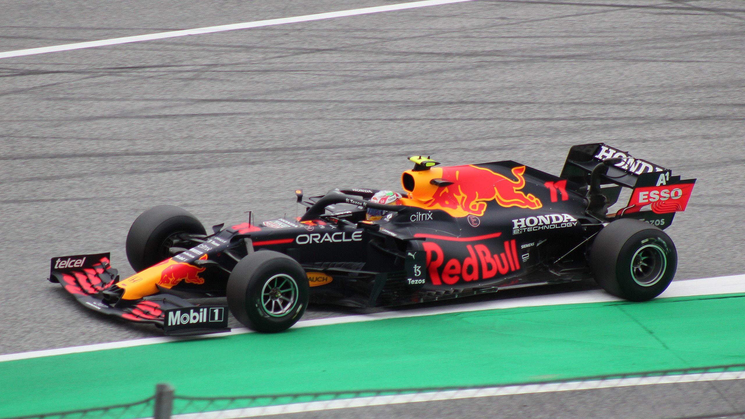 红牛车队逆转索伯车队,佩雷兹统治全场 红牛车队逆转索伯车队,佩雷兹统治全场