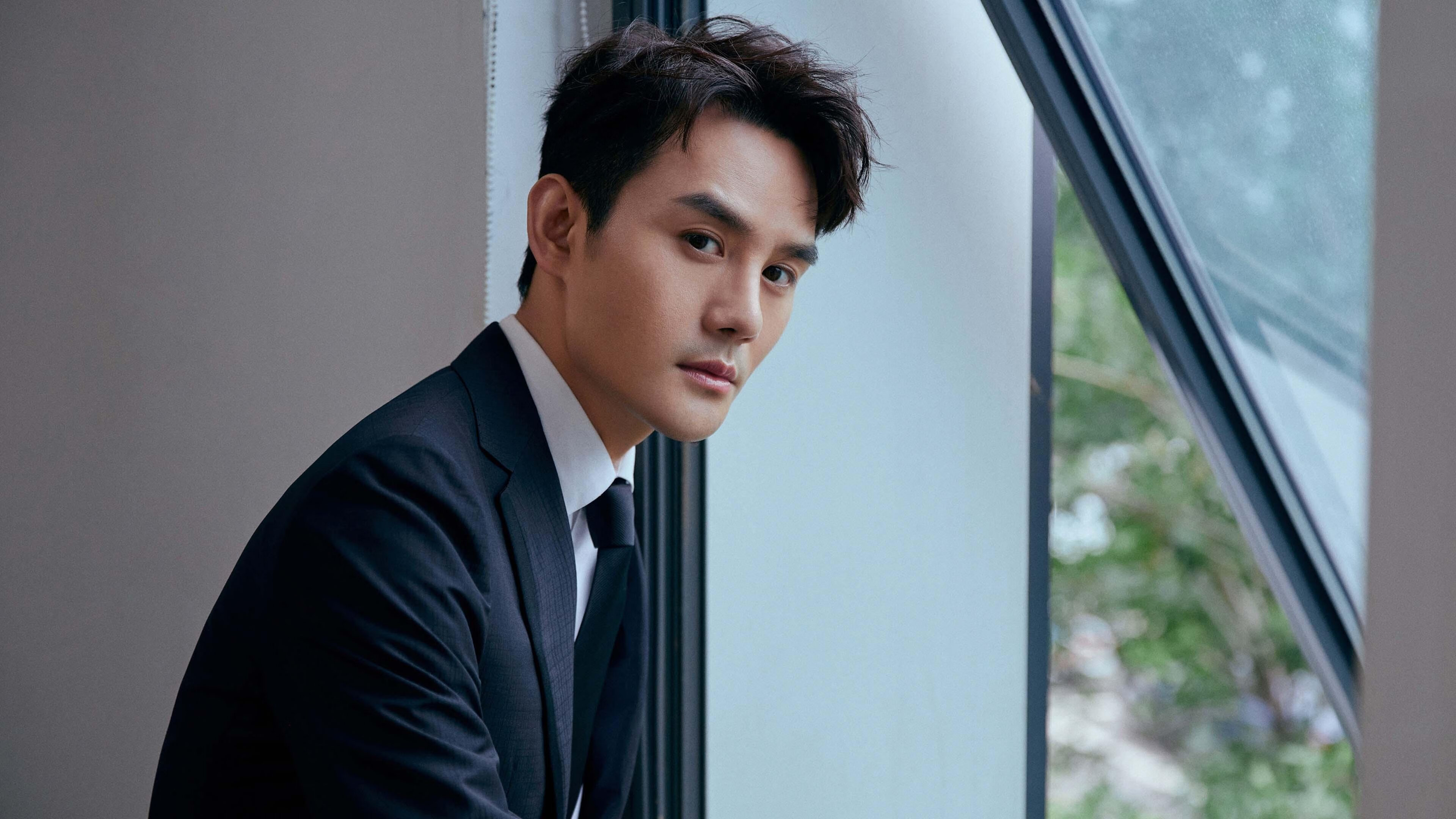 铁蹄踏破南粤阵，冰封三尺锁蛟龙