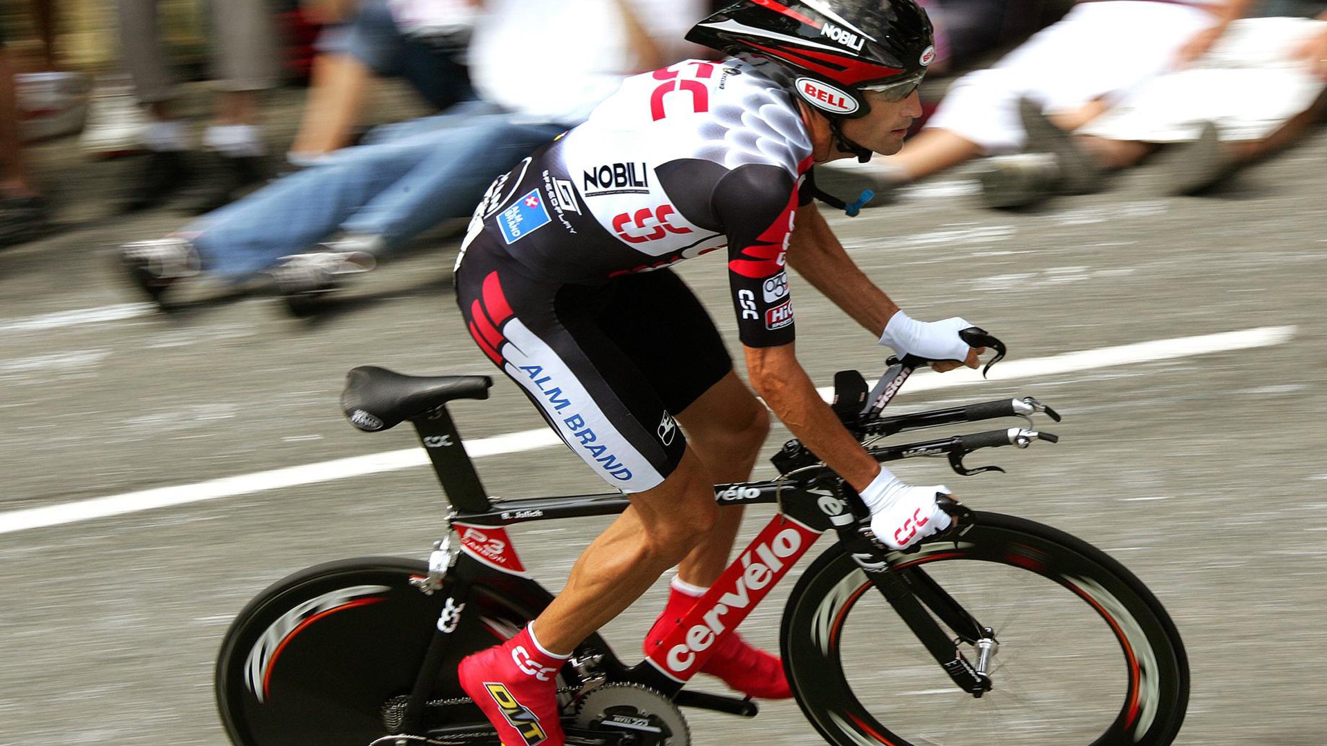 篮与道，当湖人铁血防守化为赛道枷锁，德罗赞在F1弯道改写叙事